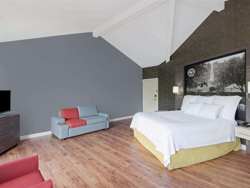 Super 8 By Wyndham Sturbridge Hotel Ngoại thất bức ảnh