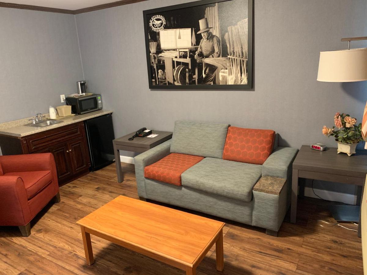 Super 8 By Wyndham Sturbridge Hotel Ngoại thất bức ảnh