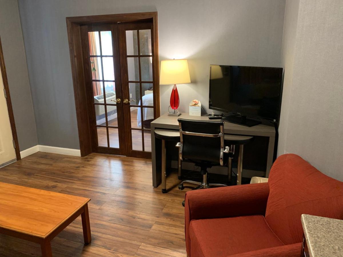 Super 8 By Wyndham Sturbridge Hotel Ngoại thất bức ảnh