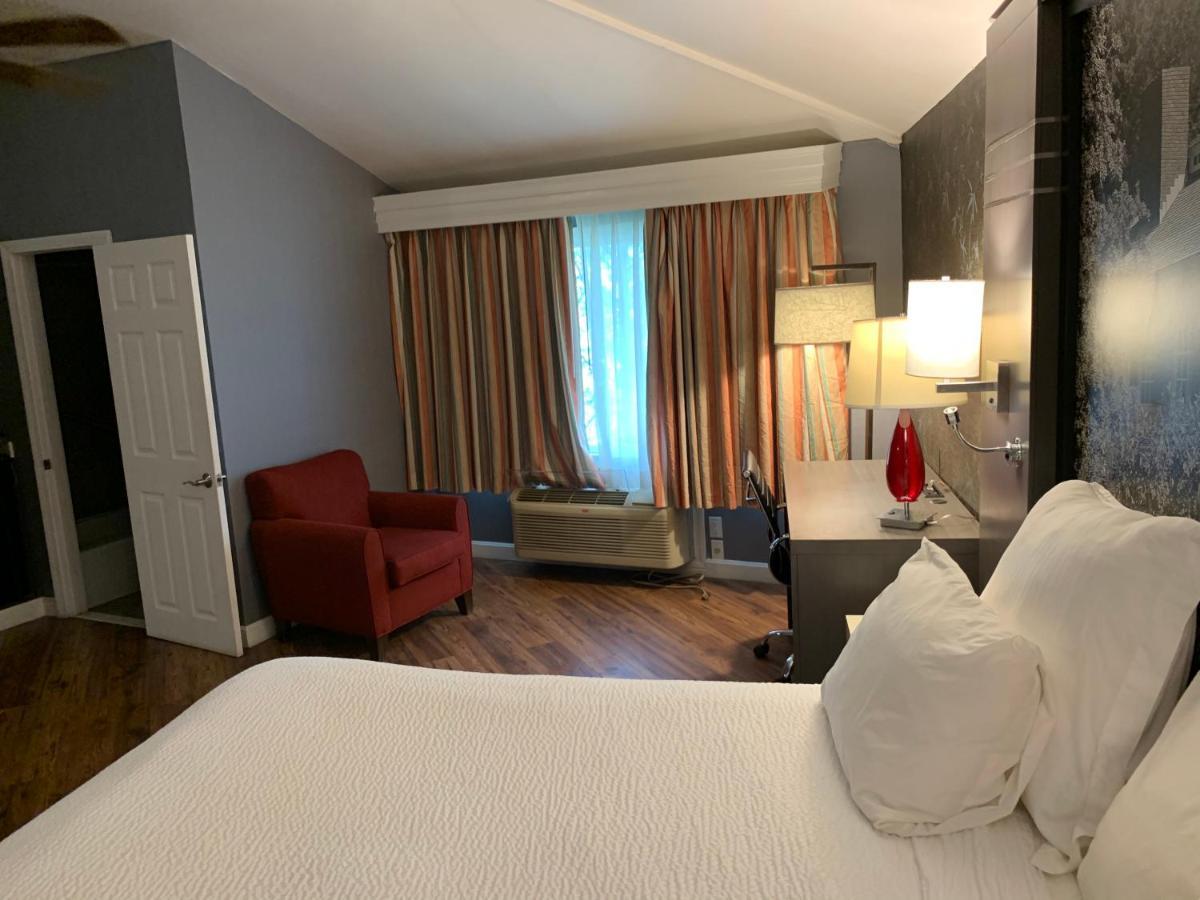 Super 8 By Wyndham Sturbridge Hotel Ngoại thất bức ảnh