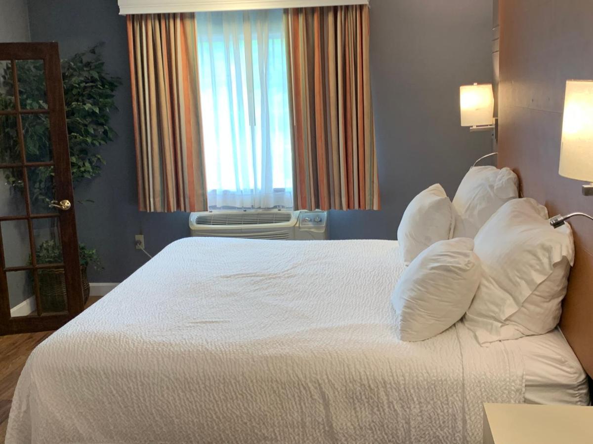 Super 8 By Wyndham Sturbridge Hotel Ngoại thất bức ảnh