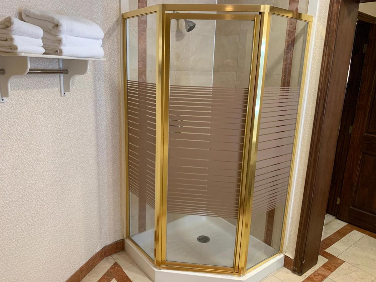 Super 8 By Wyndham Sturbridge Hotel Ngoại thất bức ảnh